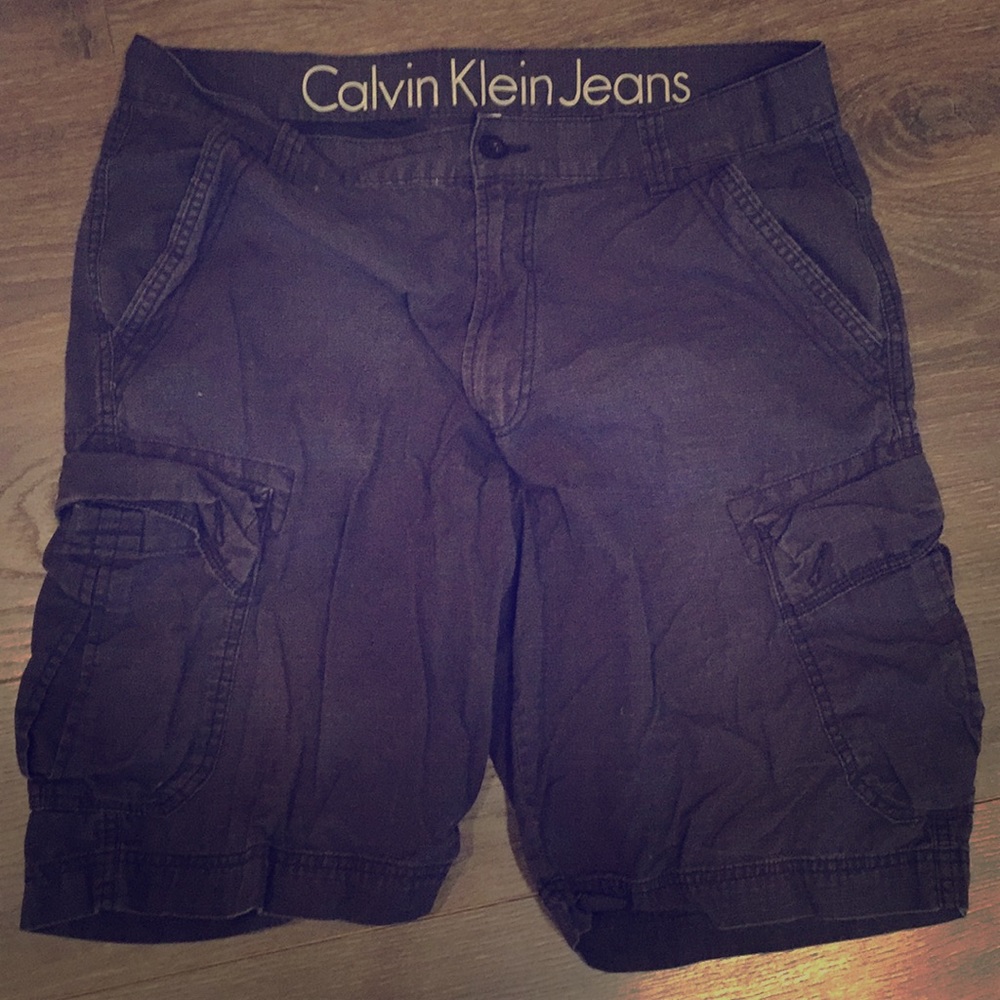 Calvin Klein cargo shorts size 36